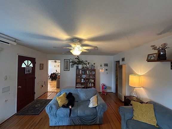 4th image of 4864 Druid St