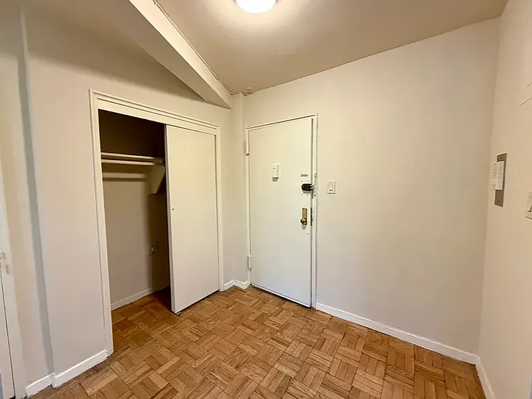 59 Gelston Ave #6 — Photo 4