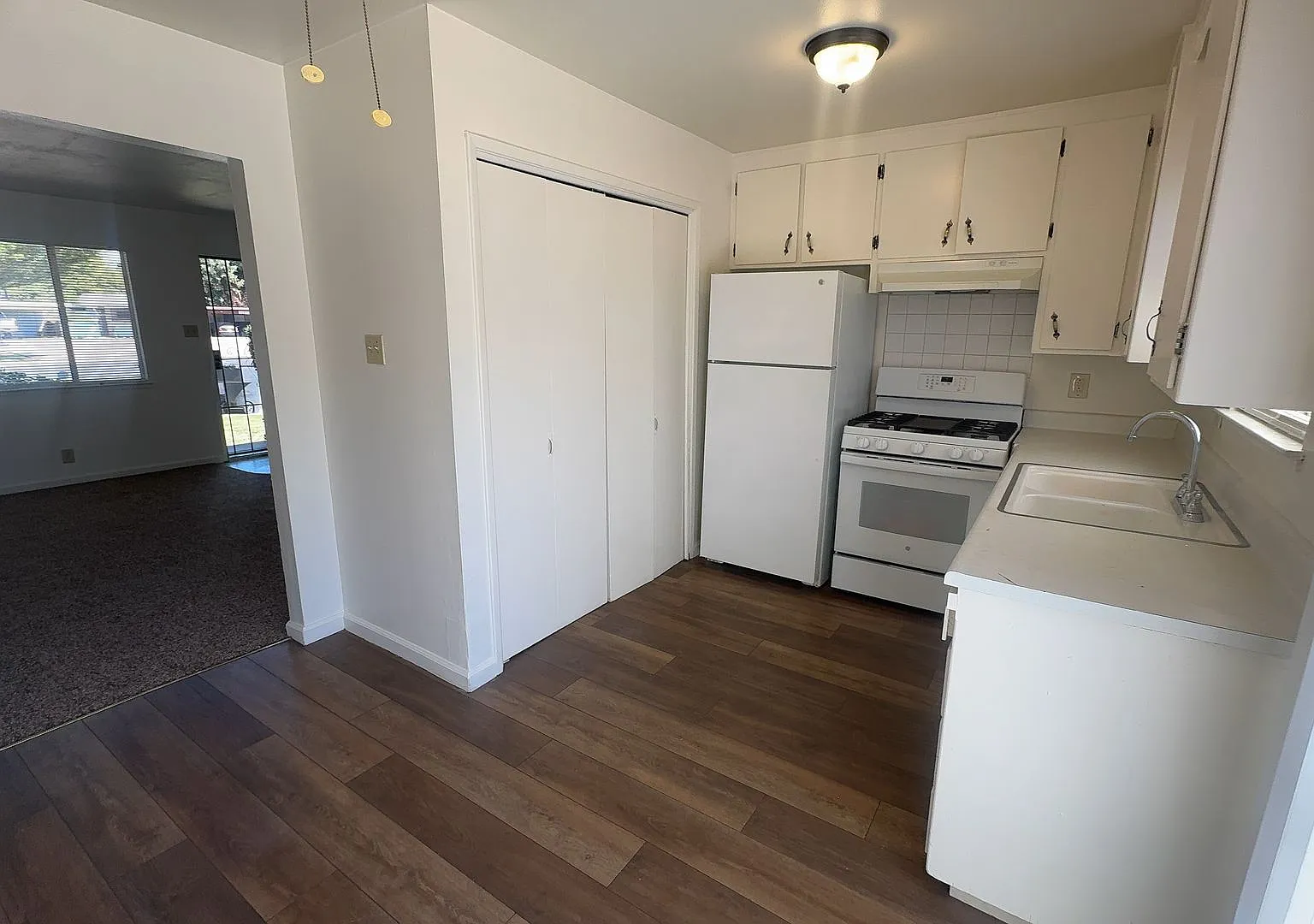 2 bedroom 1 bathroom Unit Available in Modesto — Photo 4