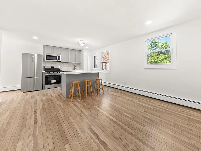 211 New York Ave #2 — Photo 12