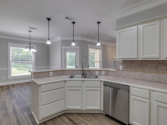 5th image of 105 Mead Cir