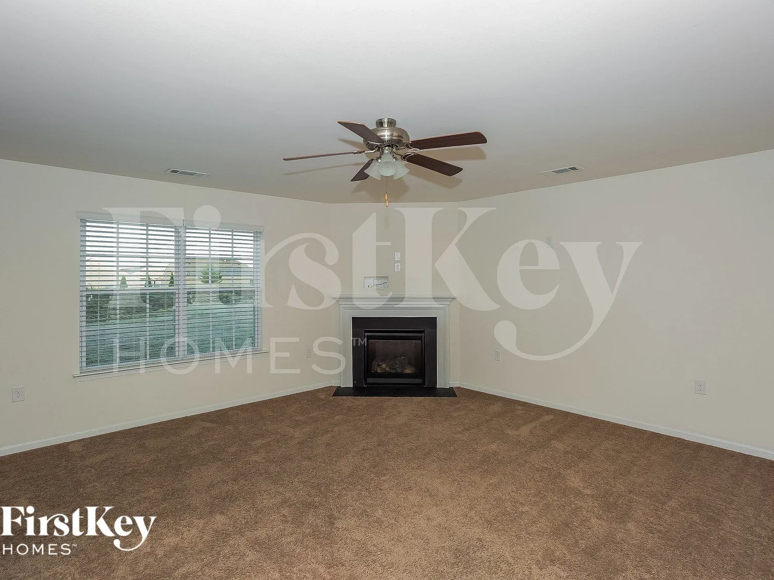 4 bed, 2.5 bath, 2600 sqft, $2,350 — Photo 4