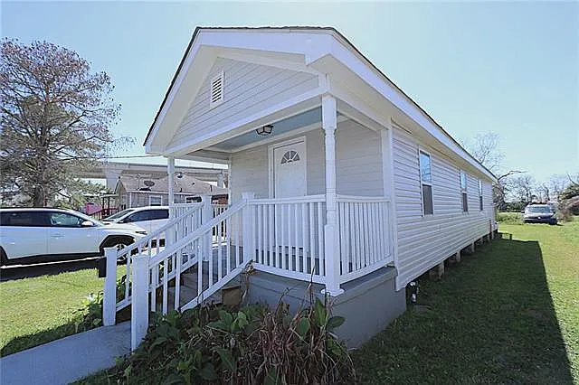 1 bed, 1.0 bath, 576 sqft, $1,000 — Photo 2
