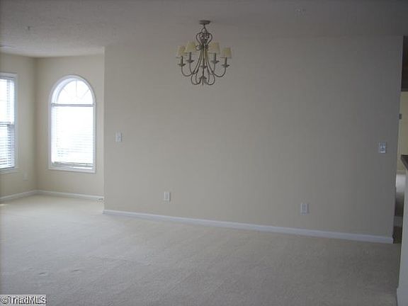 5th image of 3696 Cotswold Ave
