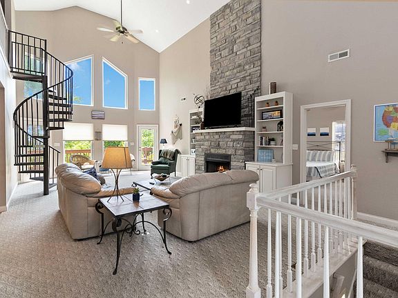 3rd image of 31 Sky View Ln