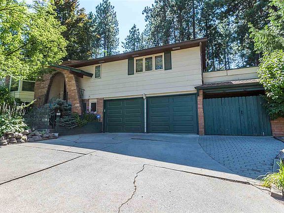2nd image of 814 S Montavilla Dr