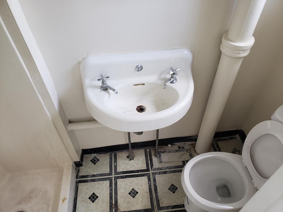 2nd image of 110 W State St APT 3B
