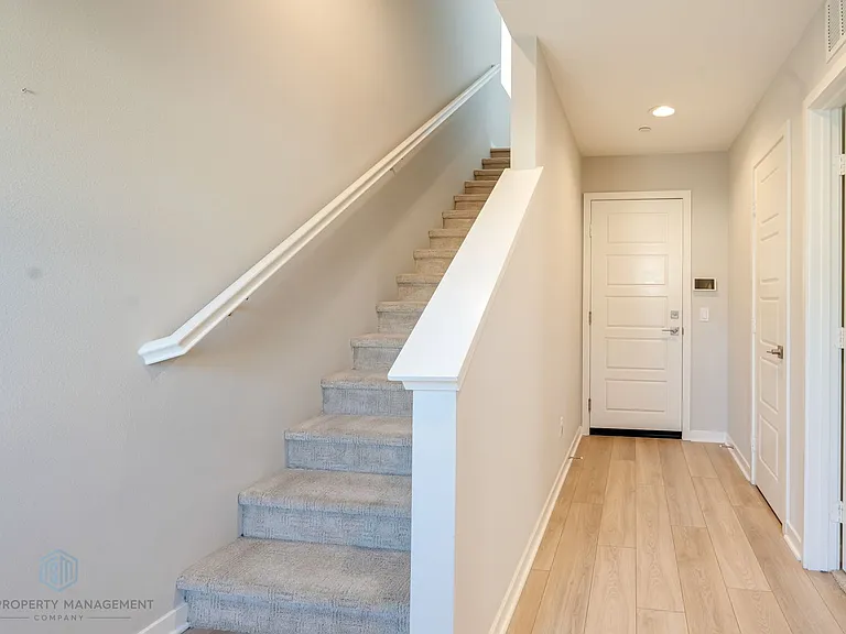 10910 Scottsbluff Dr — Photo 2