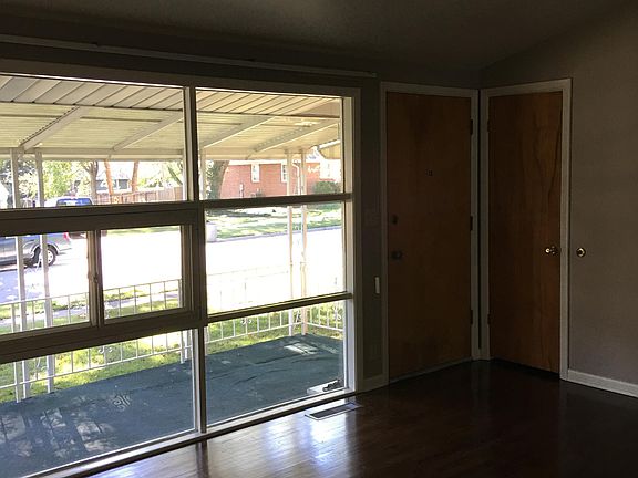 2nd image of 3954 Woods Blvd