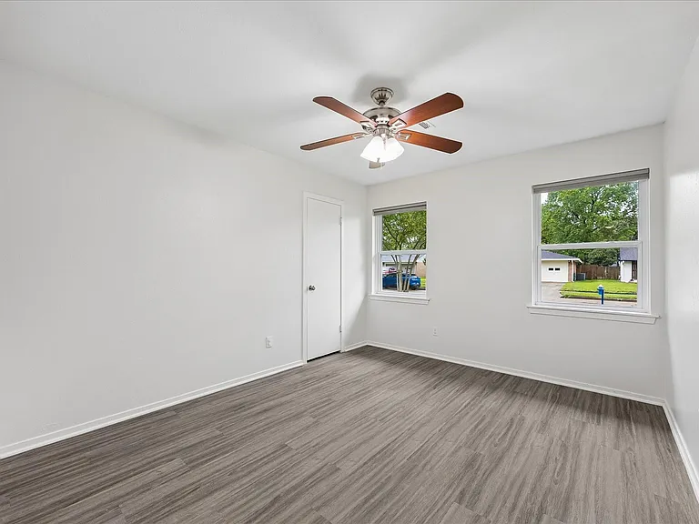 5850 Southminster Dr — Photo 9
