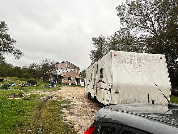 4th image of 227 Oak Forest Dr