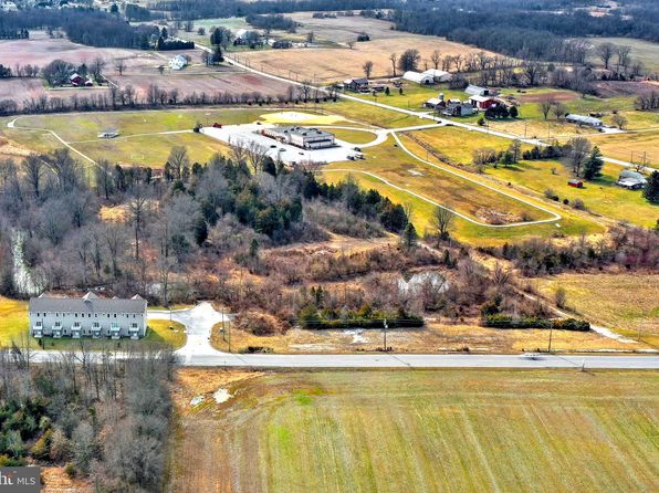 2 Court Ln, New Oxford, PA 17350