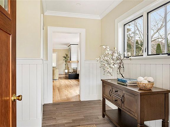 5th image of 118 Newport Ave