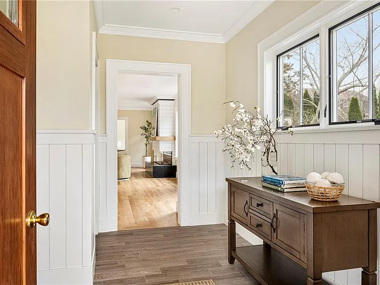 118 Newport Ave — Photo 3