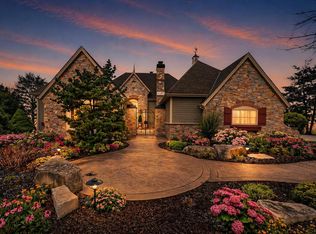 873 Tallgrass Dr, Grafton, WI 53024