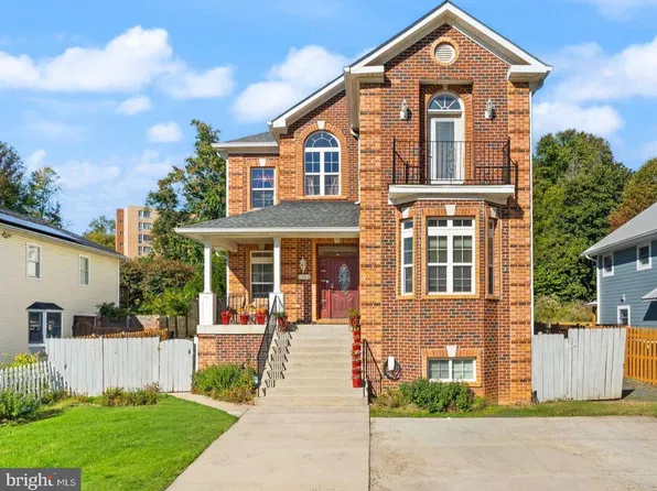 6926 Alpine Dr, Annandale, VA 22003