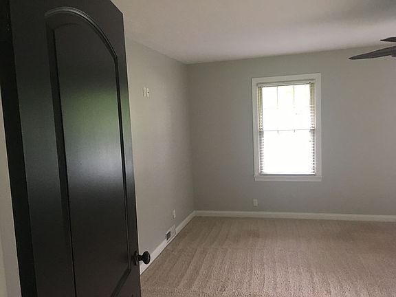 4th image of 315 Hall St