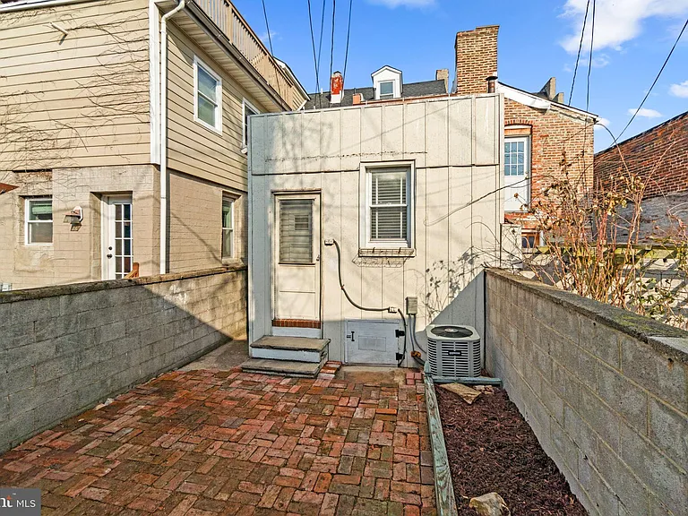 1827 Bank St — Photo 30