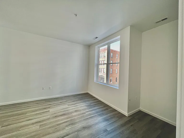 725 W Pratt St. — Photo 144