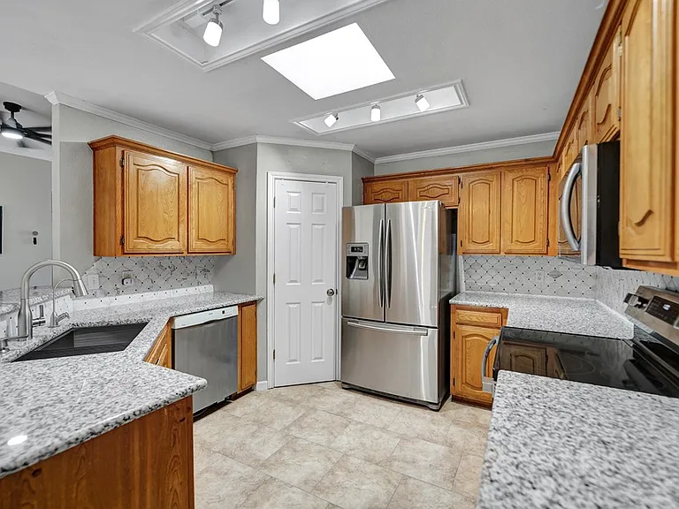 8632 Duke Ave — Photo 5