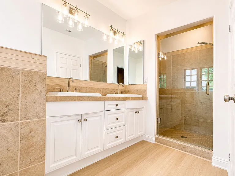 2545 Bungalow Pl — Photo 14