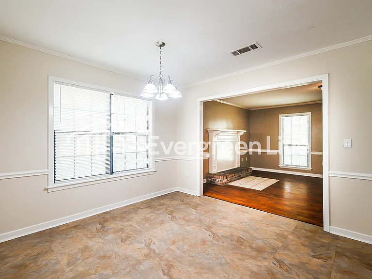 438 Terri Ln — Photo 4