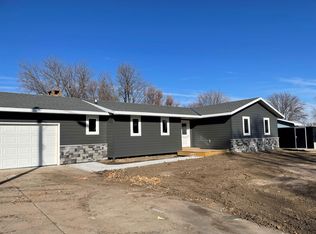 1411 Garfield Dr, Holdrege, NE 68949