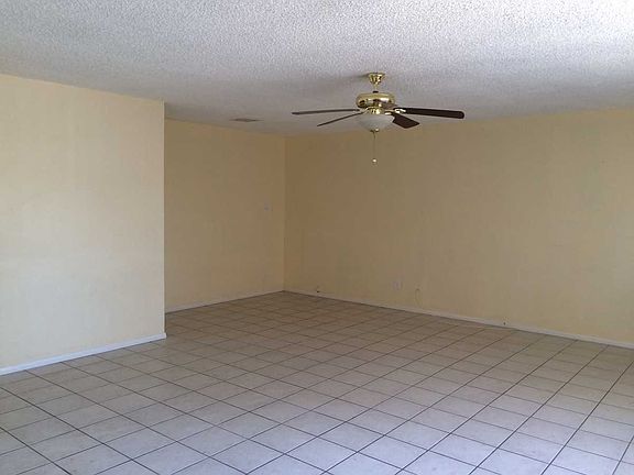 2 Large Living Room_09252015