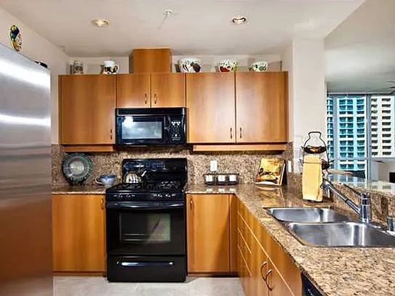 2nd image of 300 W Beech St Unit 1308