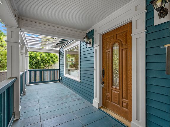 2nd image of 4115 SE Yamhill St