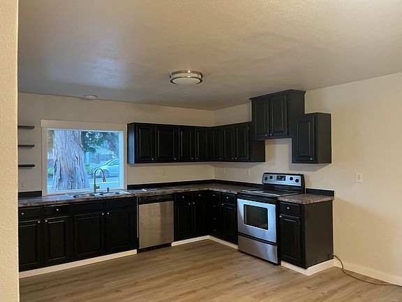 4th image of 940 Quinn Ave