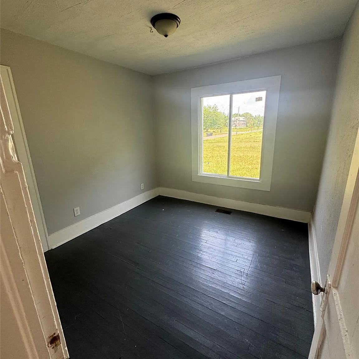 3 bed, 2.0 bath, 1200 sqft, $1,150 — Photo 4