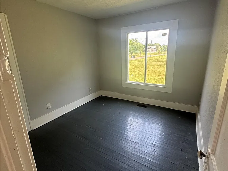 2176 Springle St — Photo 4