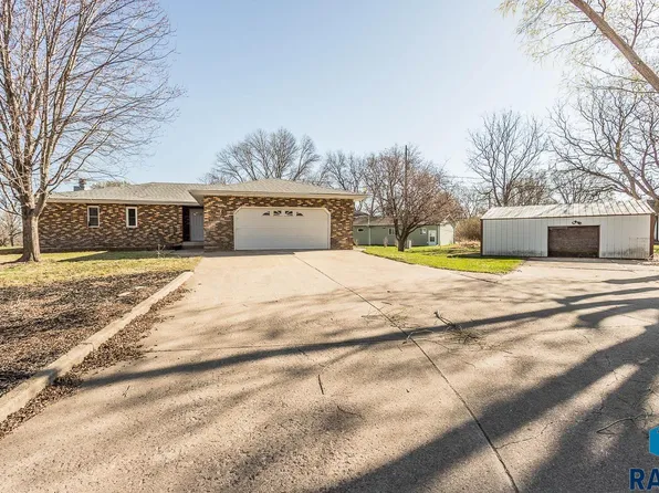 320 N Bridge St, Canton, SD 57013