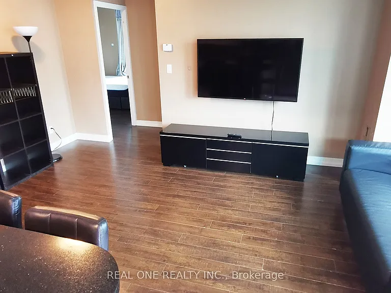 81 Navy Wharf Ct #810 — Photo 28