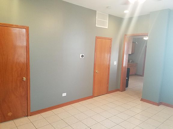 2nd image of 1109 N Wood St APT 2