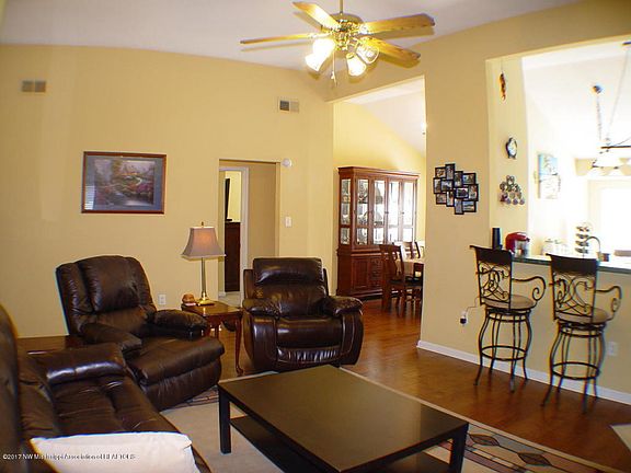 5th image of 10897 Lexington Dr