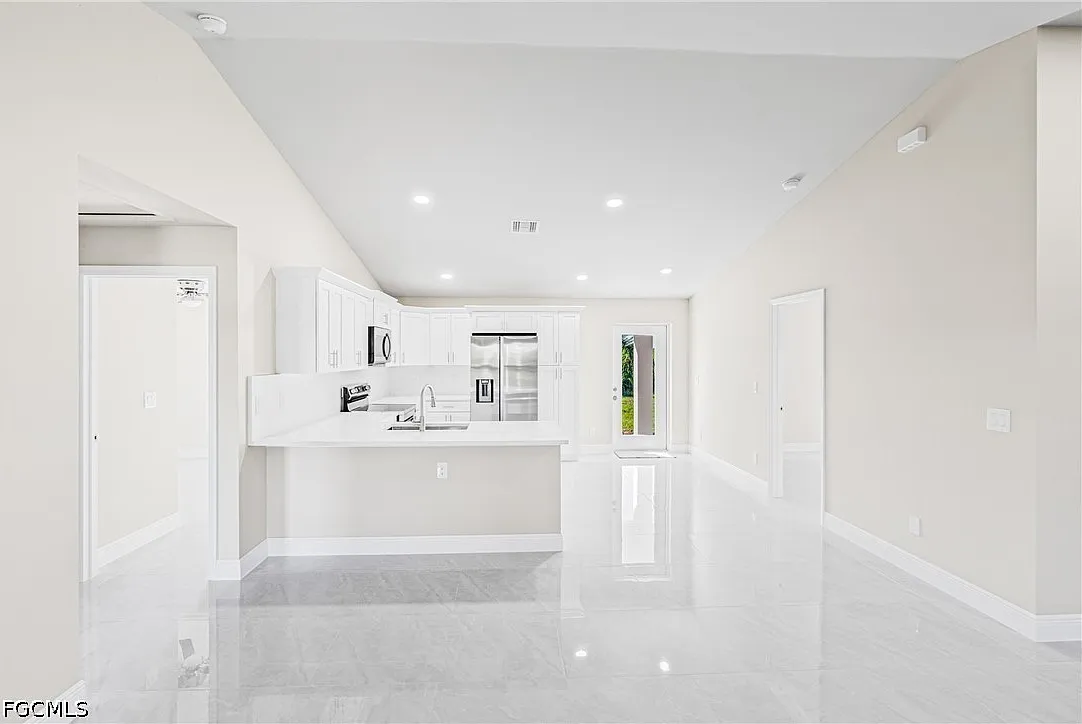 3 bed, 2.0 bath, 1258 sqft, $1,825 — Photo 3