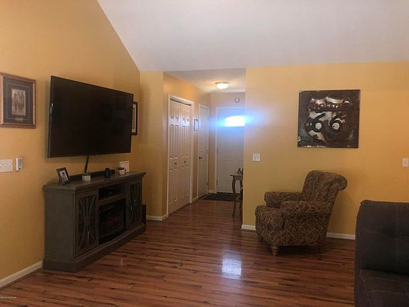 4th image of 223 Shady Glen Cir
