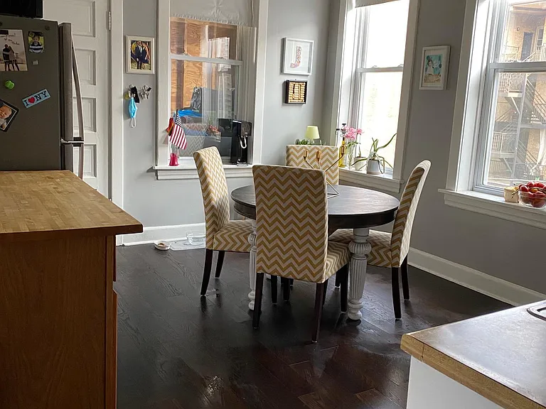 Large updated eat in kitchen