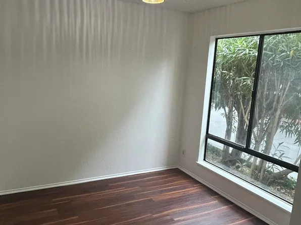 490 N Civic Dr APT 102, Walnut Creek, CA 94596