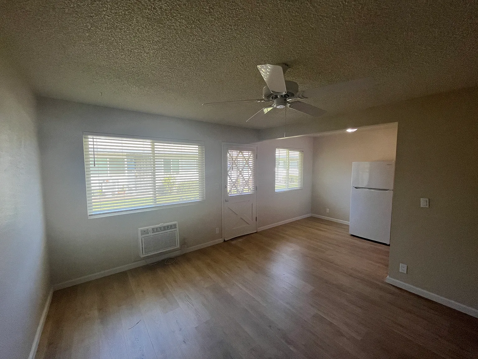 2 bed, 700 sqft, $1,300 — Photo 3
