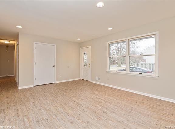 4th image of 88 Bowline St