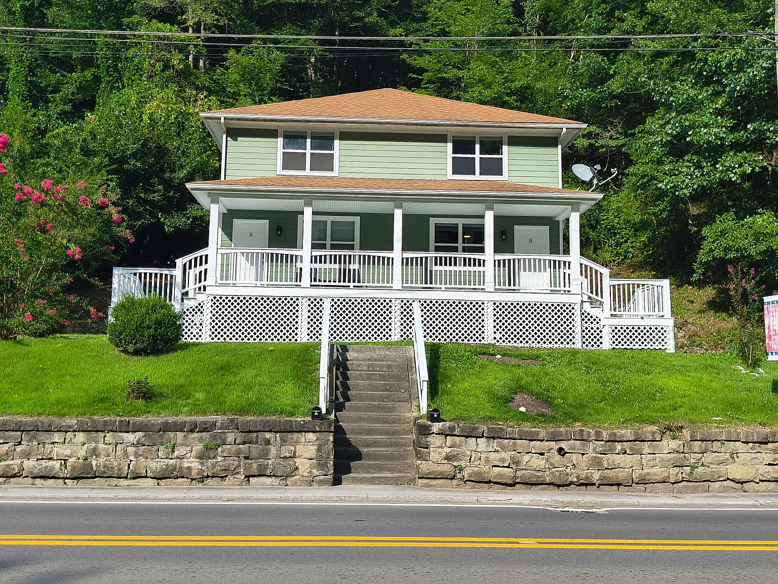 2 bed, 1.5 bath, 1100 sqft, $1,000 — Photo 1