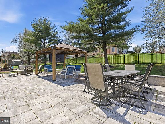 4th image of 1413 Ridgewood Ln