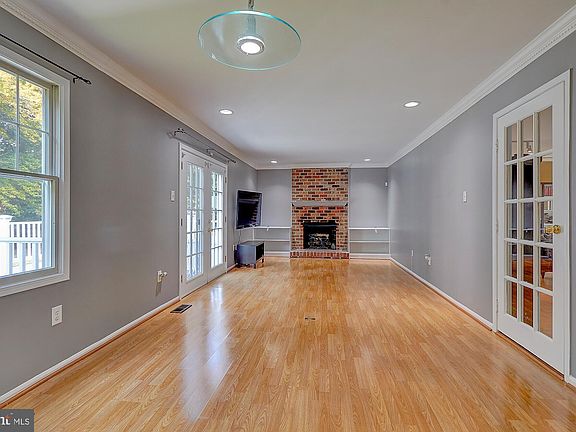 4th image of 613 Halifax Pl