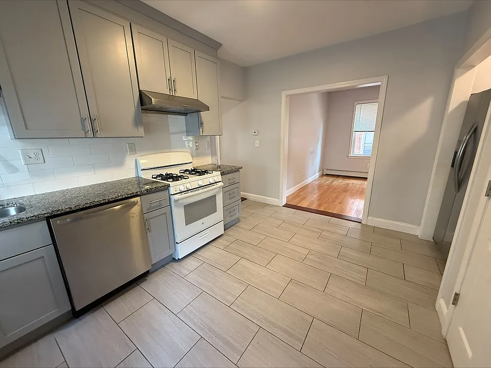 29 Waverly St #1