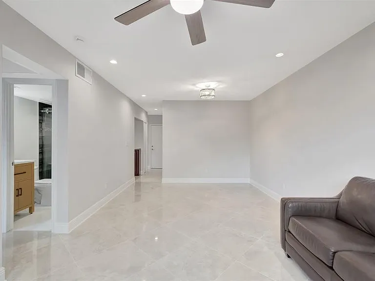 2400 NE 33rd Ave #212 — Photo 6