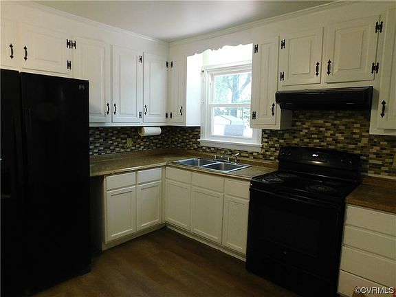 3rd image of 521 Vaden Dr