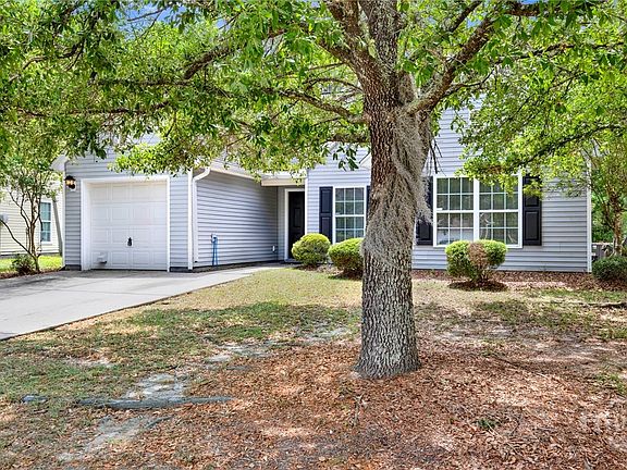 3rd image of 8 Hamilton Grove Drive